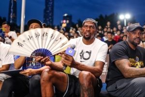杨毅：采访的球星KD最没意思 不让说勇士&雷霆的事那还有啥可说的