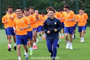 结束短暂假期休整的山东泰山队在基地内重新集中，进行恢复性训练