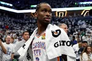 比肩乔詹！亚历山大单个季后赛至少10次30+5助 NBA历史第3人