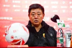 青岛媒体：小里瓦尔多缺乏运动战进球能力，红狮保级压力越来越大