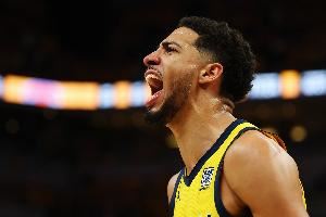 乔治：哈利伯顿是超级巨星 未来的NBA门面 他会继续证明自己的