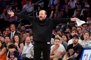 时隔25年再进东决仍遭解雇🤔DeepSeek带你剖析动荡的NBA帅位