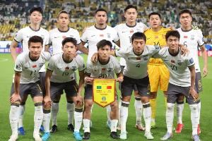 国足印尼生死战来袭：王钰栋有望先发搭张9，谨防印尼定位球机会