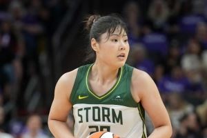 美记：李月汝申请交易和国家队压力有关 她决定缺席亚洲杯留美