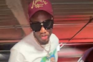 不只女友是GOAT！凯-琼斯在车库献热舞😂🐐
