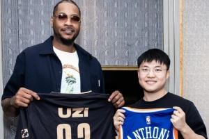Uzi晒与安东尼的合照：很高兴见到甜瓜 期待有机会一起运动、打球