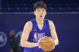 杨瀚森球队单独试训：试训过开拓者&爵士 将试训步行者&老鹰等队