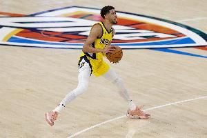 😕魔法失灵啦！哈利伯顿17分6助2断2帽难救主 5失误平个人纪录