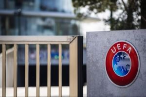 欧足联官方：门将持球超8秒将判给对方角球，U21欧洲杯开始执行