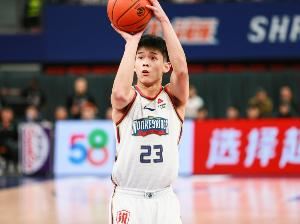 林葳欧洲训练营的体测数据：裸高187.3公分 站立摸高241.9公分