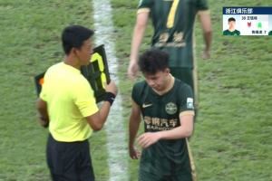 第73分钟，浙江队换人调整，首发的王钰栋被陶强龙替换下场