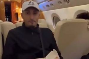 情人节吃汉堡被老婆调侃不浪漫，拉菲尼亚嬉皮笑脸狂炫巨无霸